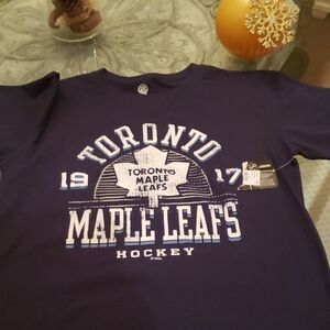 ⭐maple leaf tshirt